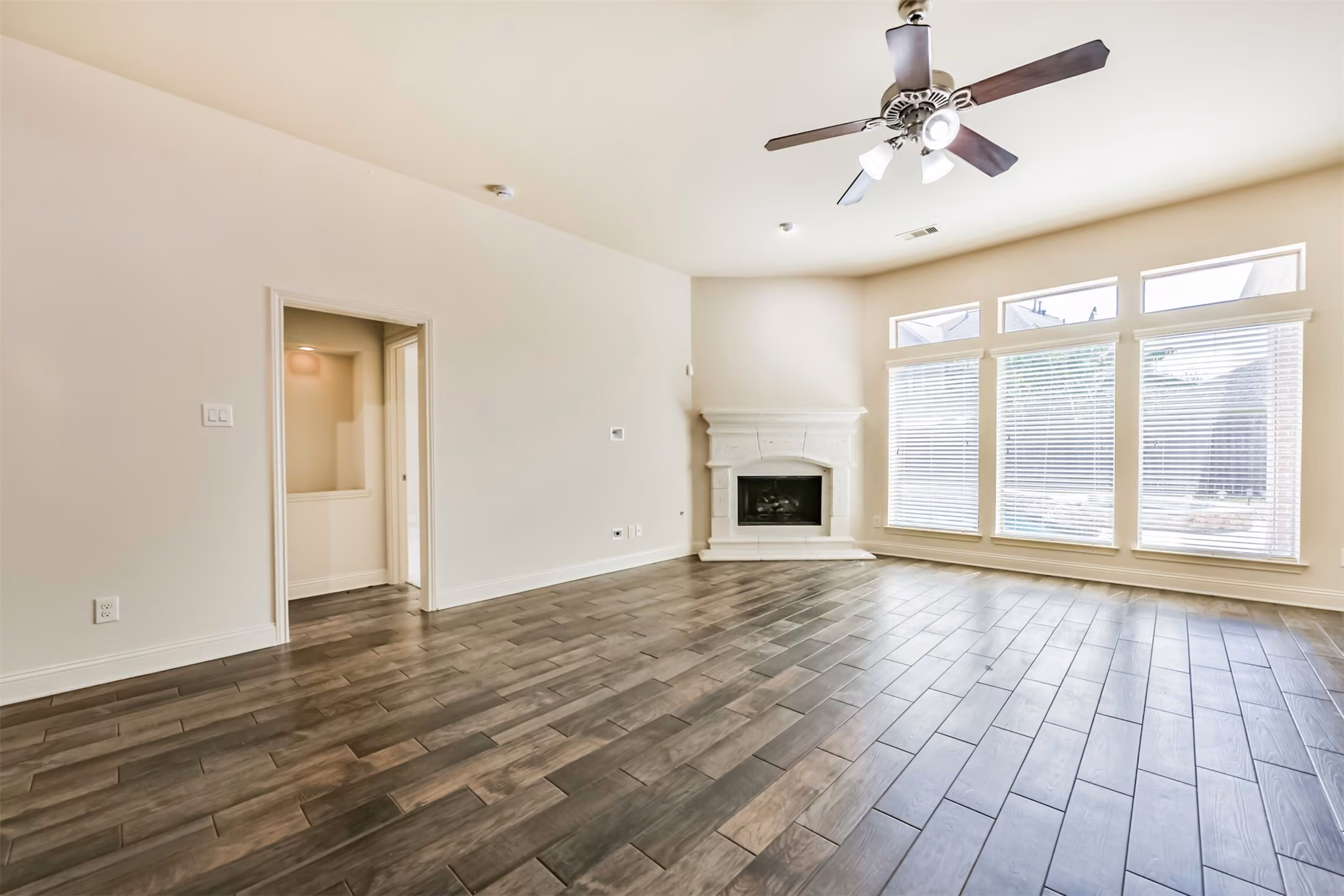 Photo 7 of 2919 Silhouette Bay Drive, Pearland, TX