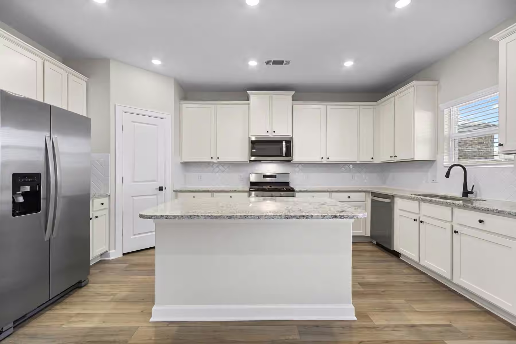 Photo 4 of 1006 Whispering Winds Drive, Beasley, TX