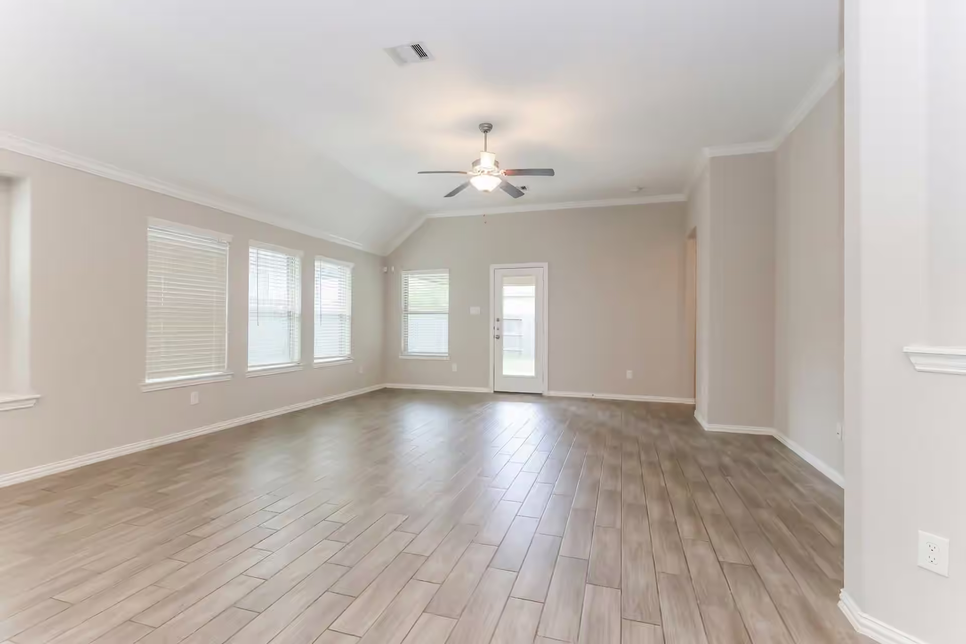 Photo 4 of 3332 Rolling View Court, Conroe, TX
