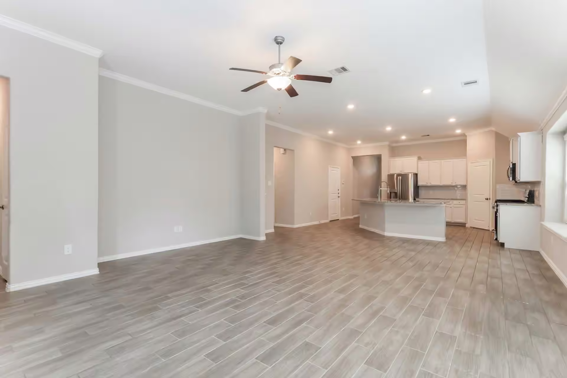Photo 5 of 3332 Rolling View Court, Conroe, TX