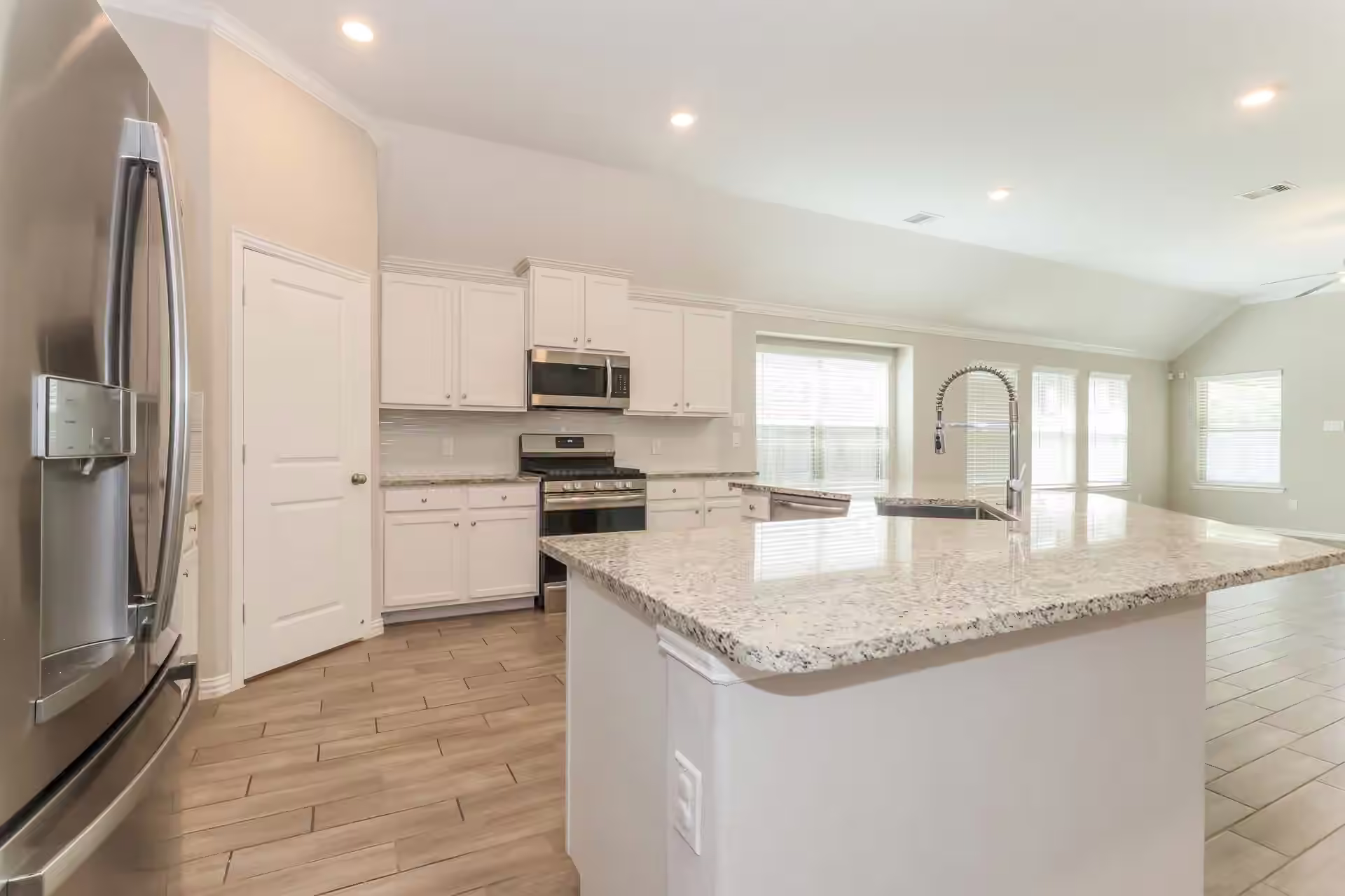 Photo 6 of 3332 Rolling View Court, Conroe, TX