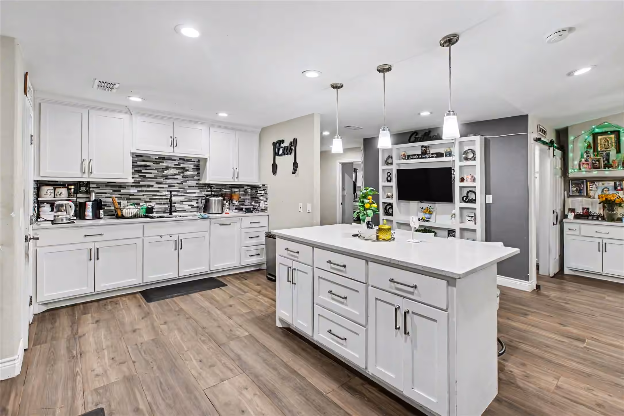 Photo 5 of 17136 Fm 1484 Road, Conroe, TX