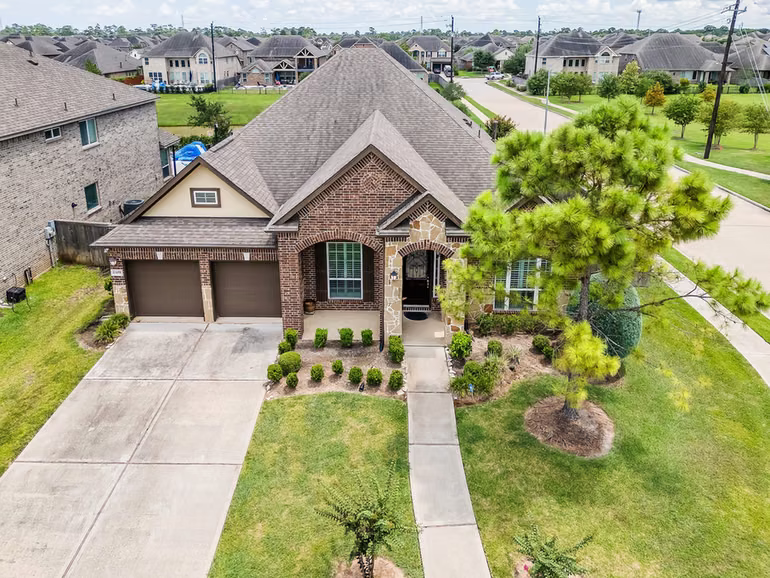 Photo 2 of 2309 Rosehill Garden Trail, Pearland, TX