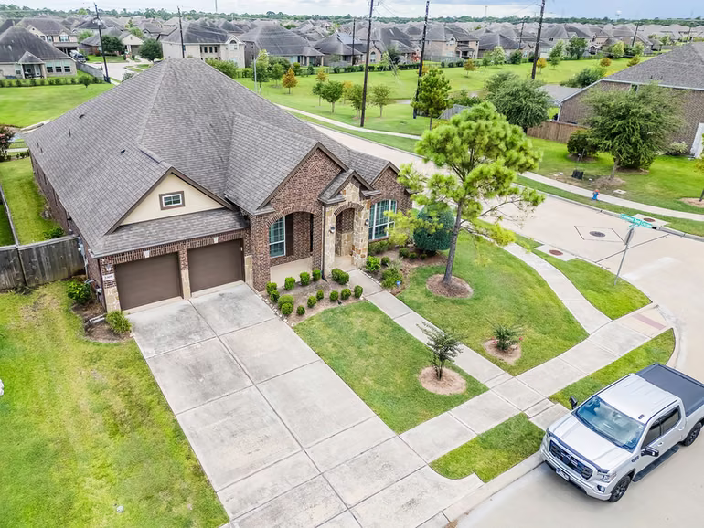 Photo 3 of 2309 Rosehill Garden Trail, Pearland, TX