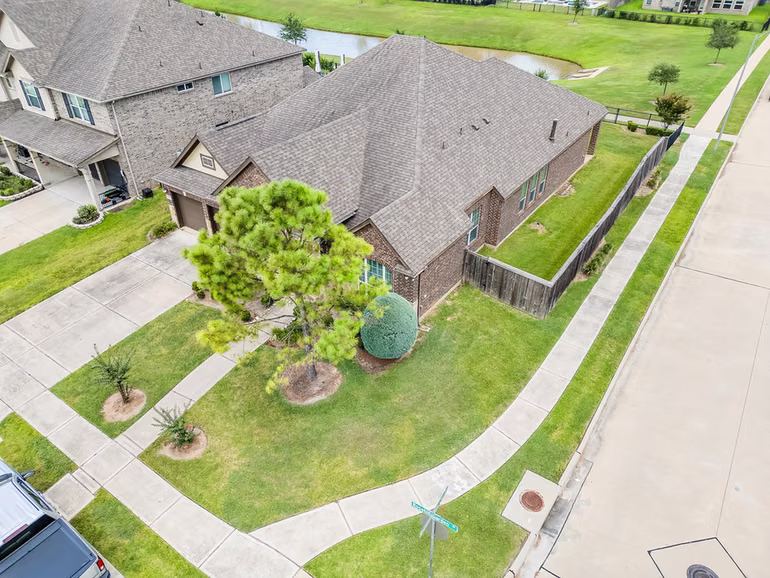 Photo 4 of 2309 Rosehill Garden Trail, Pearland, TX