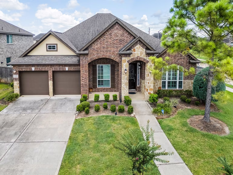 Photo 7 of 2309 Rosehill Garden Trail, Pearland, TX