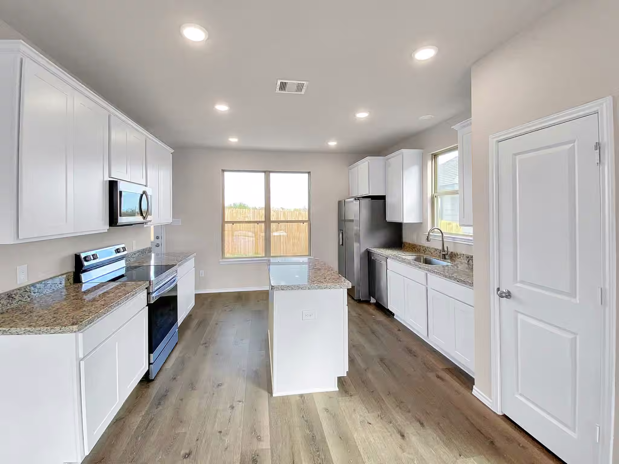 Photo 6 of 13071 Clearview Drive, Willis, TX