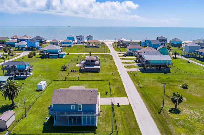 Photo 3 of 872 O Neil Road, Crystal Beach, TX
