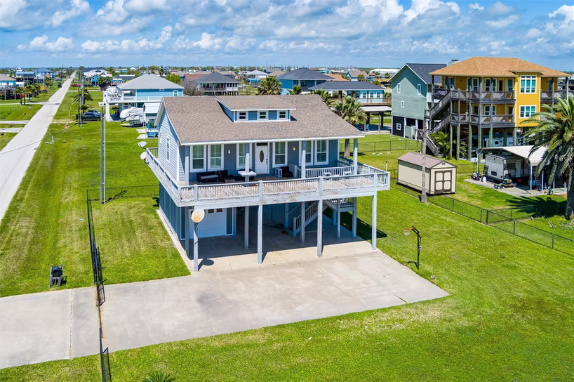 Photo 4 of 872 O Neil Road, Crystal Beach, TX