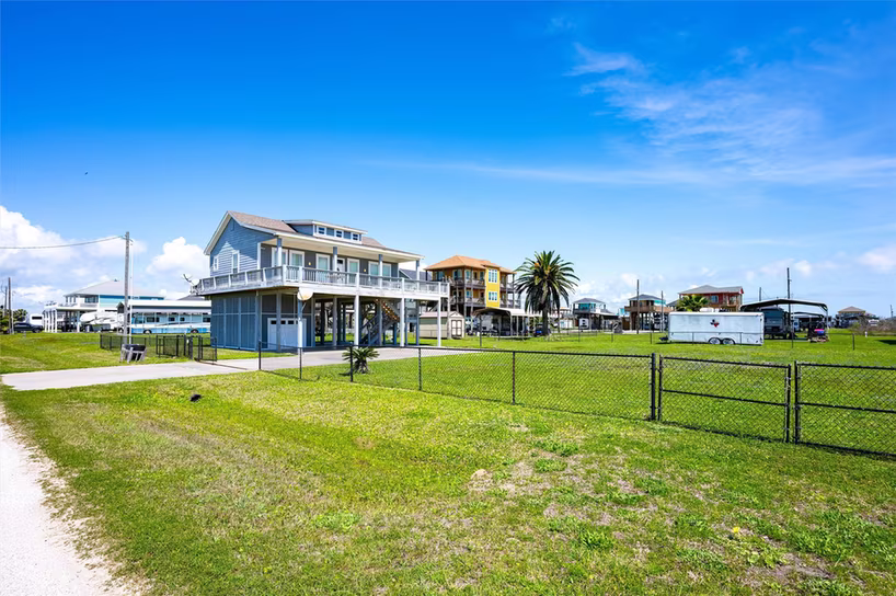 Photo 5 of 872 O Neil Road, Crystal Beach, TX