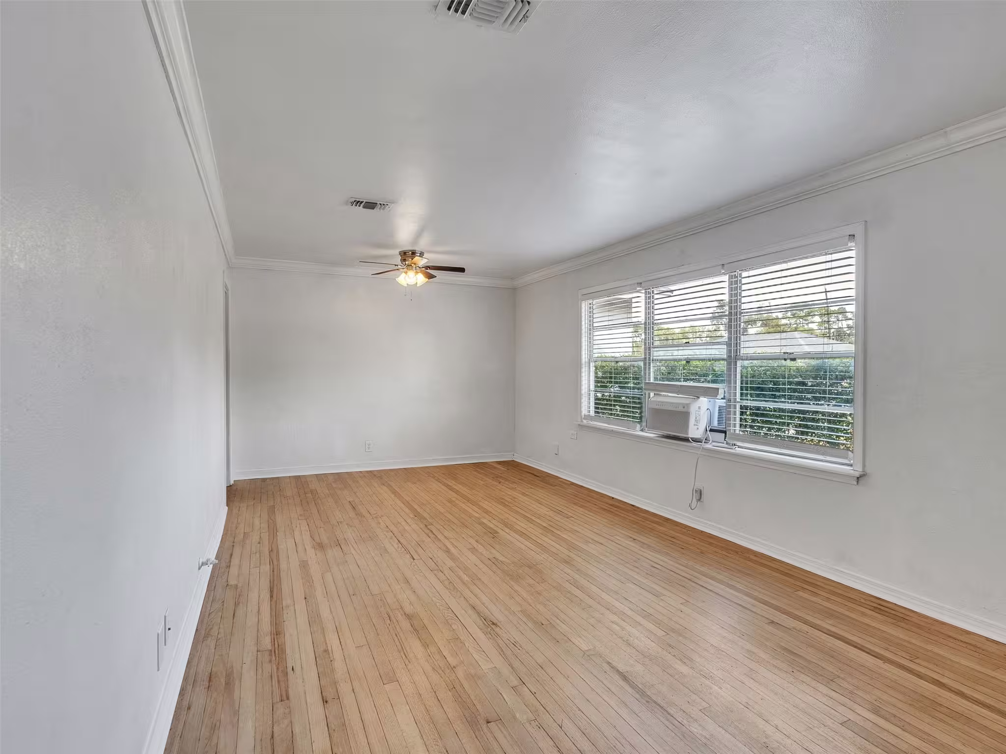 Photo 3 of 6942 Peyton Street, Houston, TX