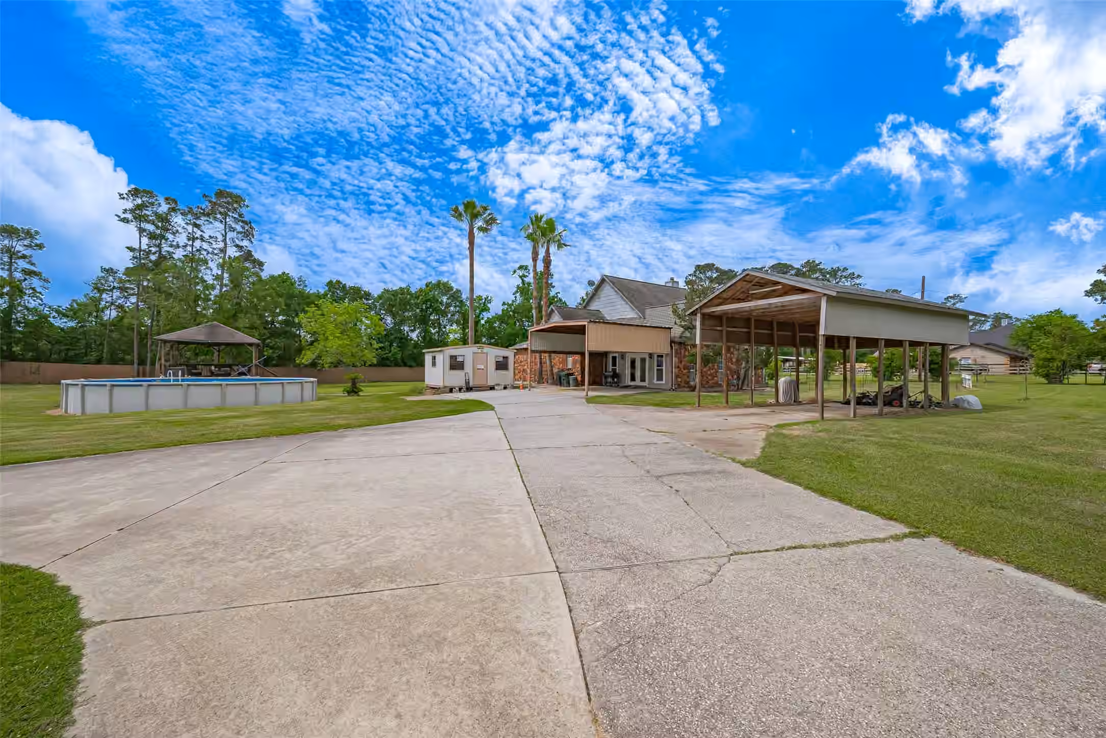 Photo 5 of 2499 Southline Road, Conroe, TX