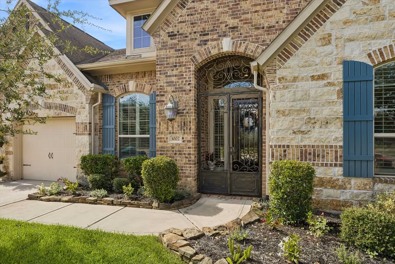 Photo 2 of 3002 Joshua Tree Lane, Manvel, TX