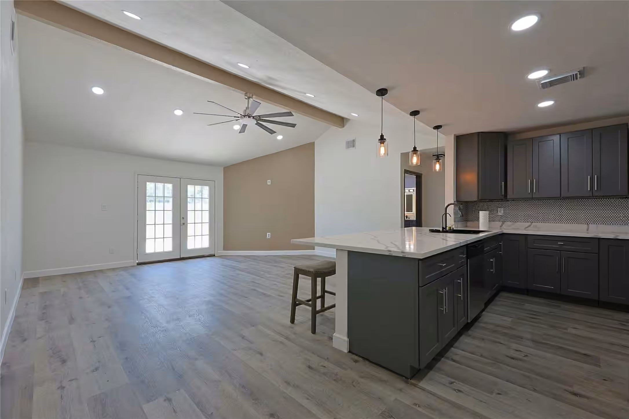 Photo 7 of 11219 Newbrook Drive, Houston, TX