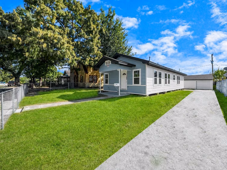 Photo 2 of 3321 Michigan Street, Baytown, TX