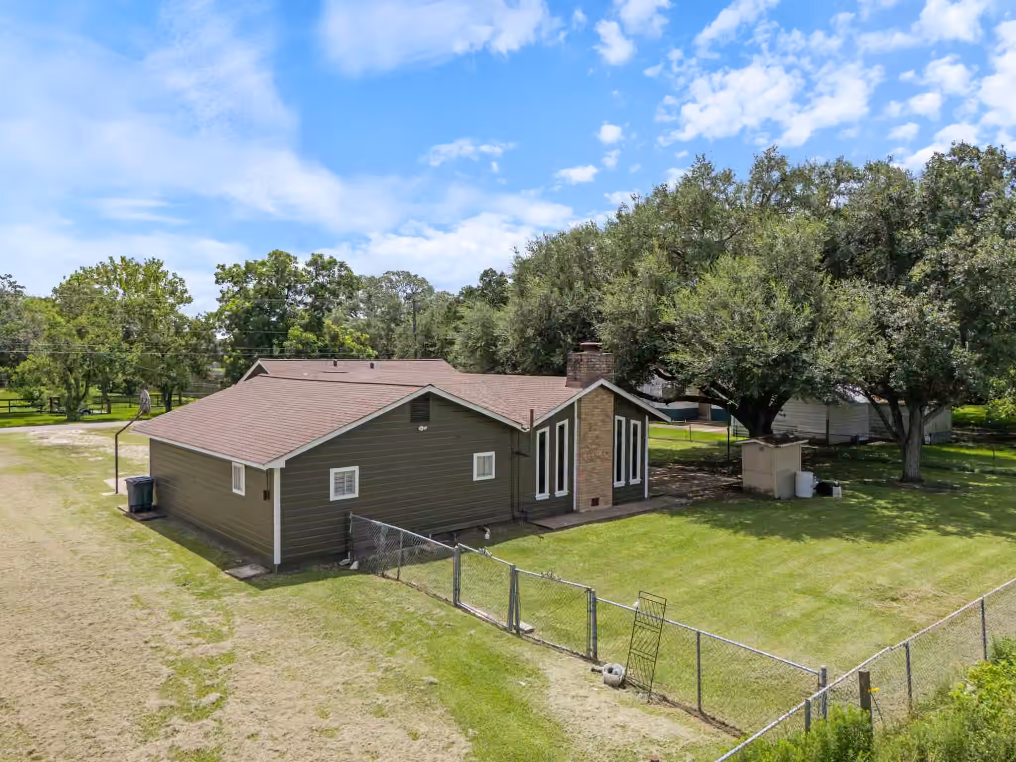 Photo 5 of 118 Cedar Vale Road, Bay City, TX