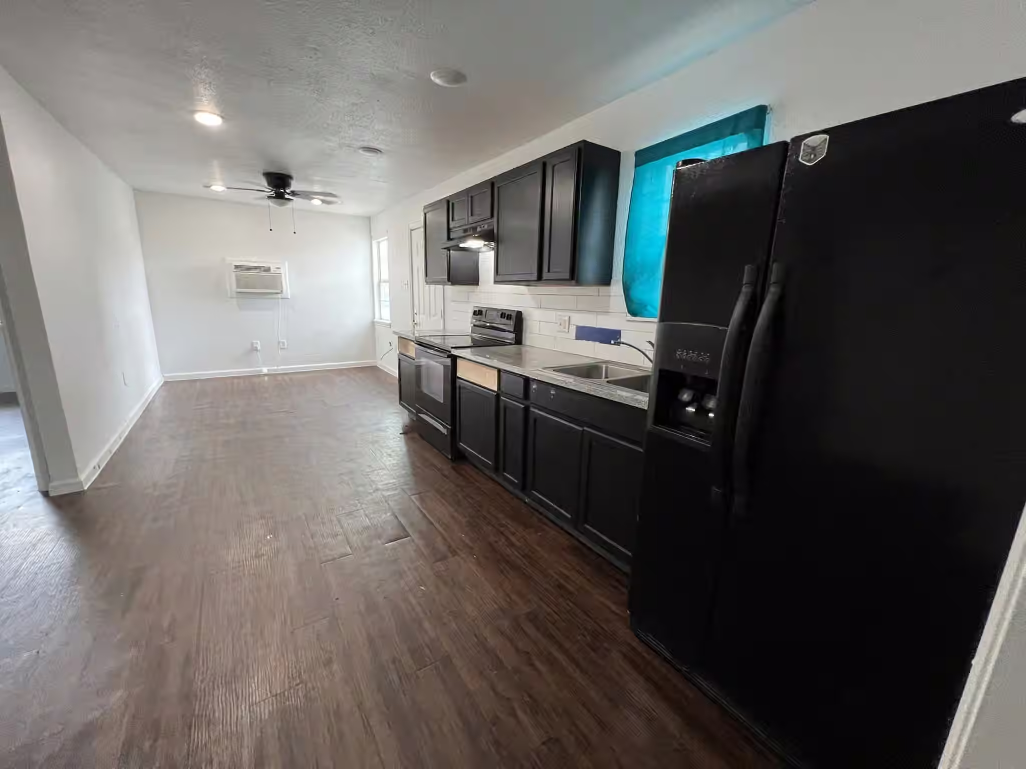 Photo 5 of 2117 Russell Street, Houston, TX