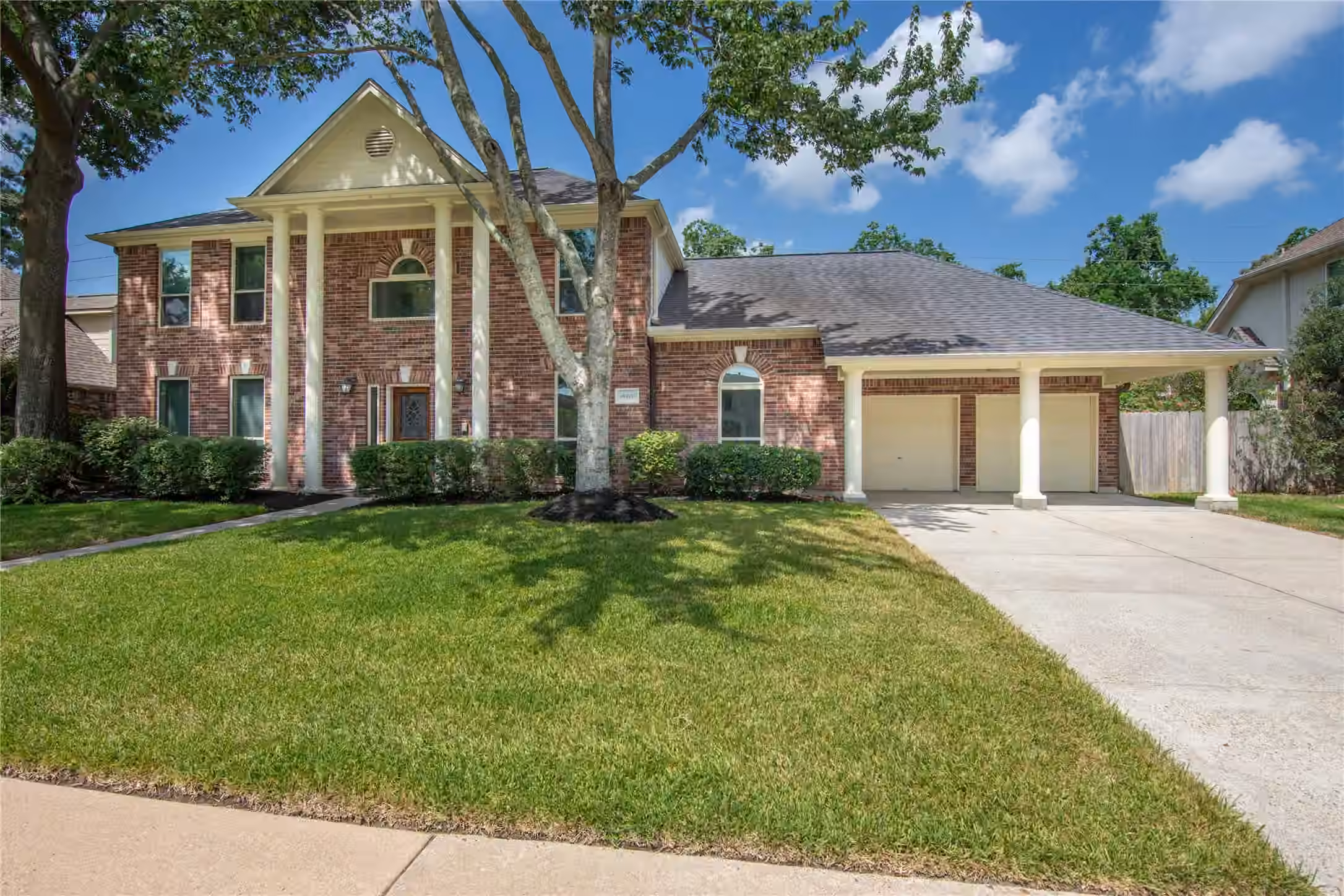 Photo 3 of 16410 Avenplace Road, Tomball, TX