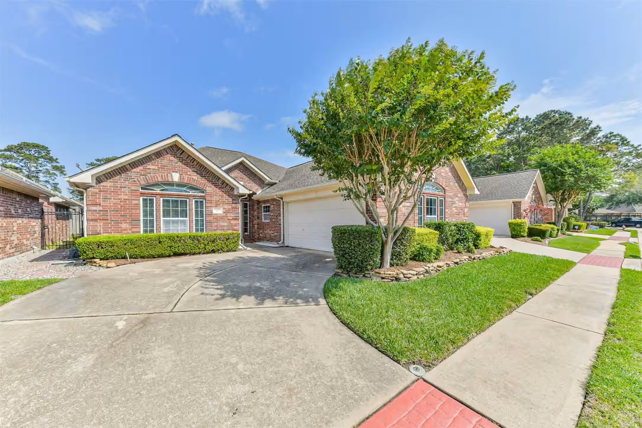 Photo of 314 Parkwood Village Drive, Friendswood, TX 77546