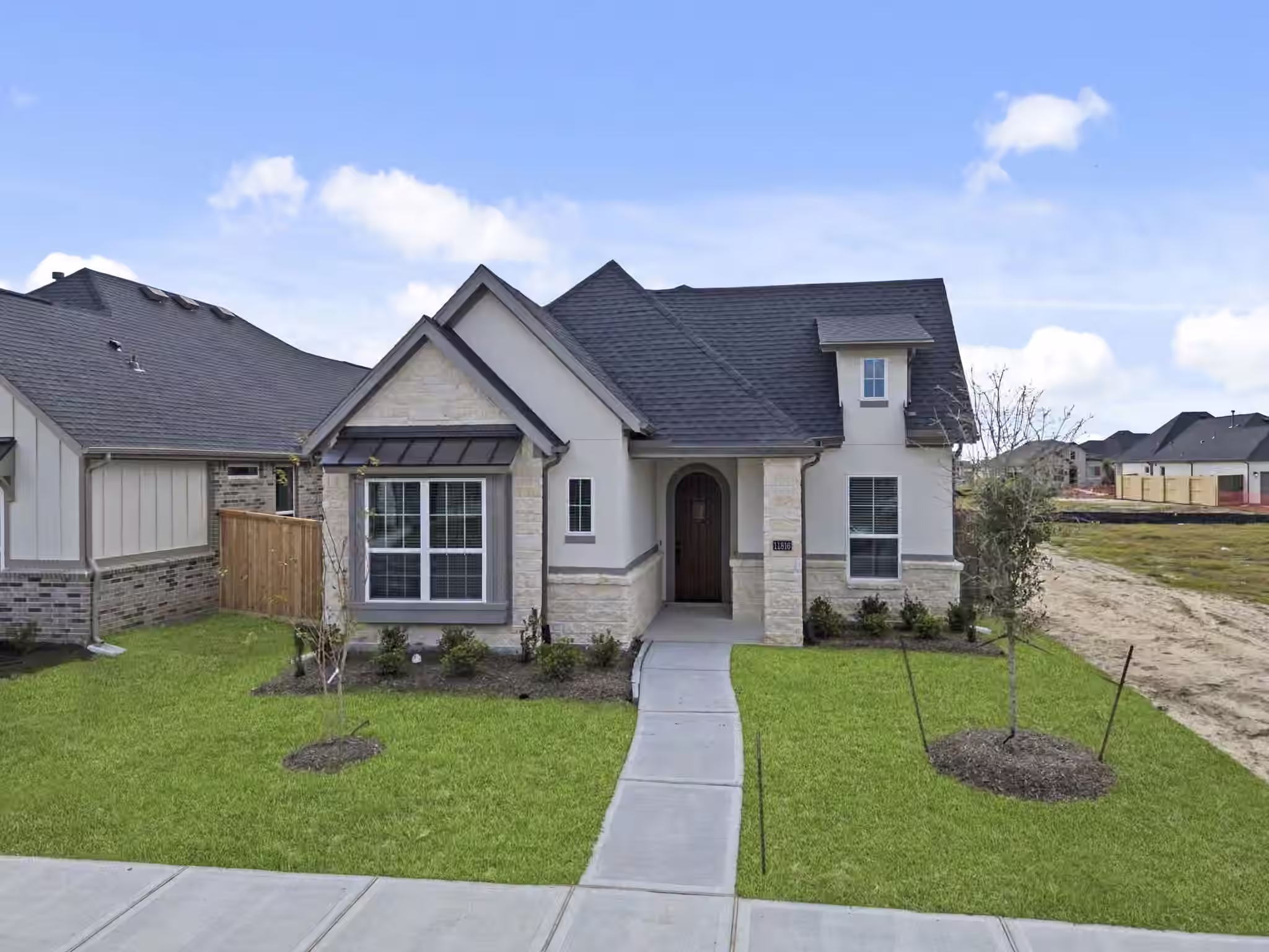 Photo of 11816 South Pavillion Drive, Mont Belvieu, TX 77523