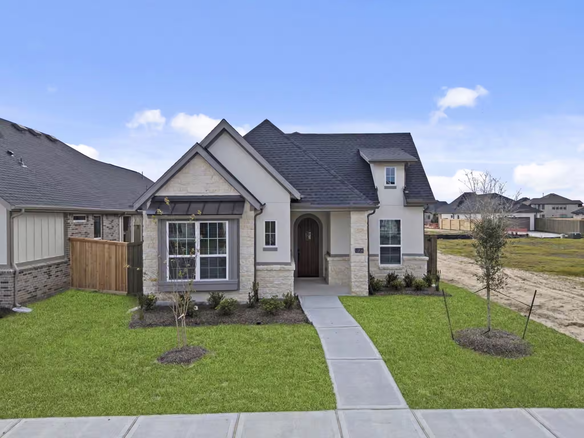 Photo 3 of 11816 South Pavillion Drive, Mont Belvieu, TX
