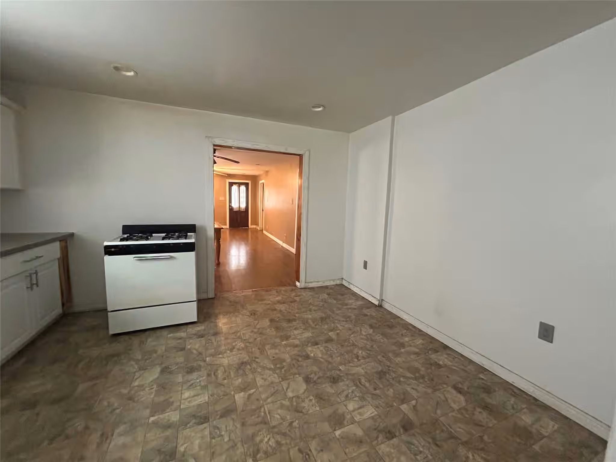 Photo 7 of 16 Stiles Street, Houston, TX