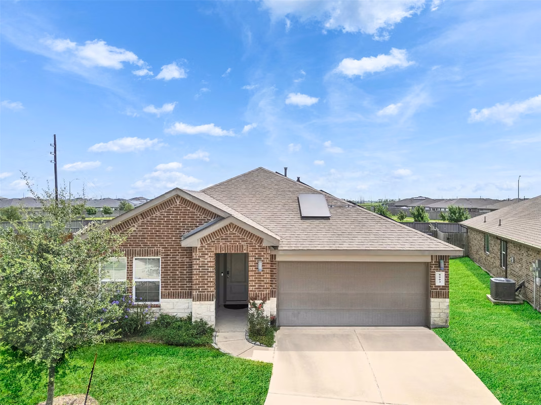 Photo 3 of 8003 Black Forest Lane, Rosharon, TX