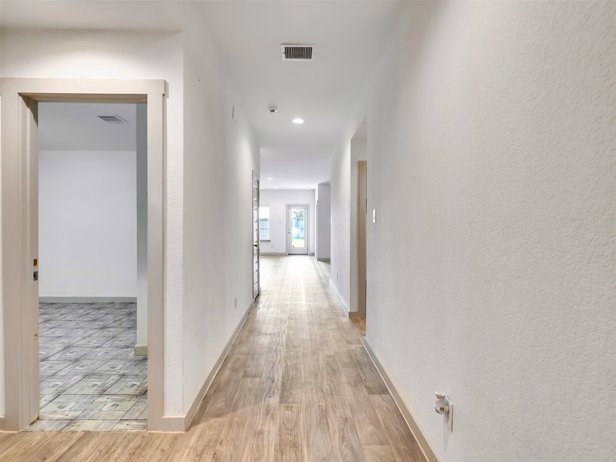 Photo 5 of 8003 Black Forest Lane, Rosharon, TX