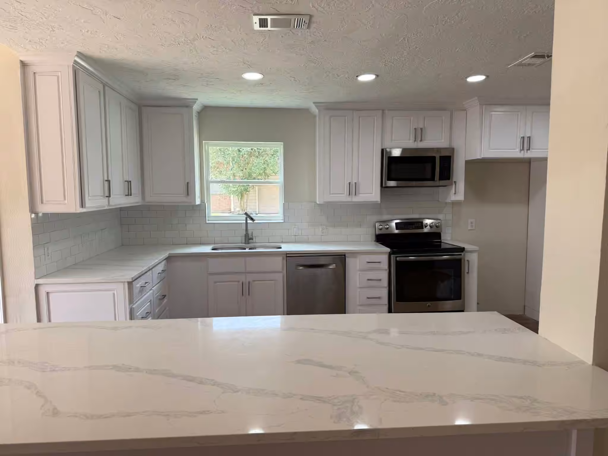 Photo 4 of 2227 Cherry Bend Dr, Houston, TX