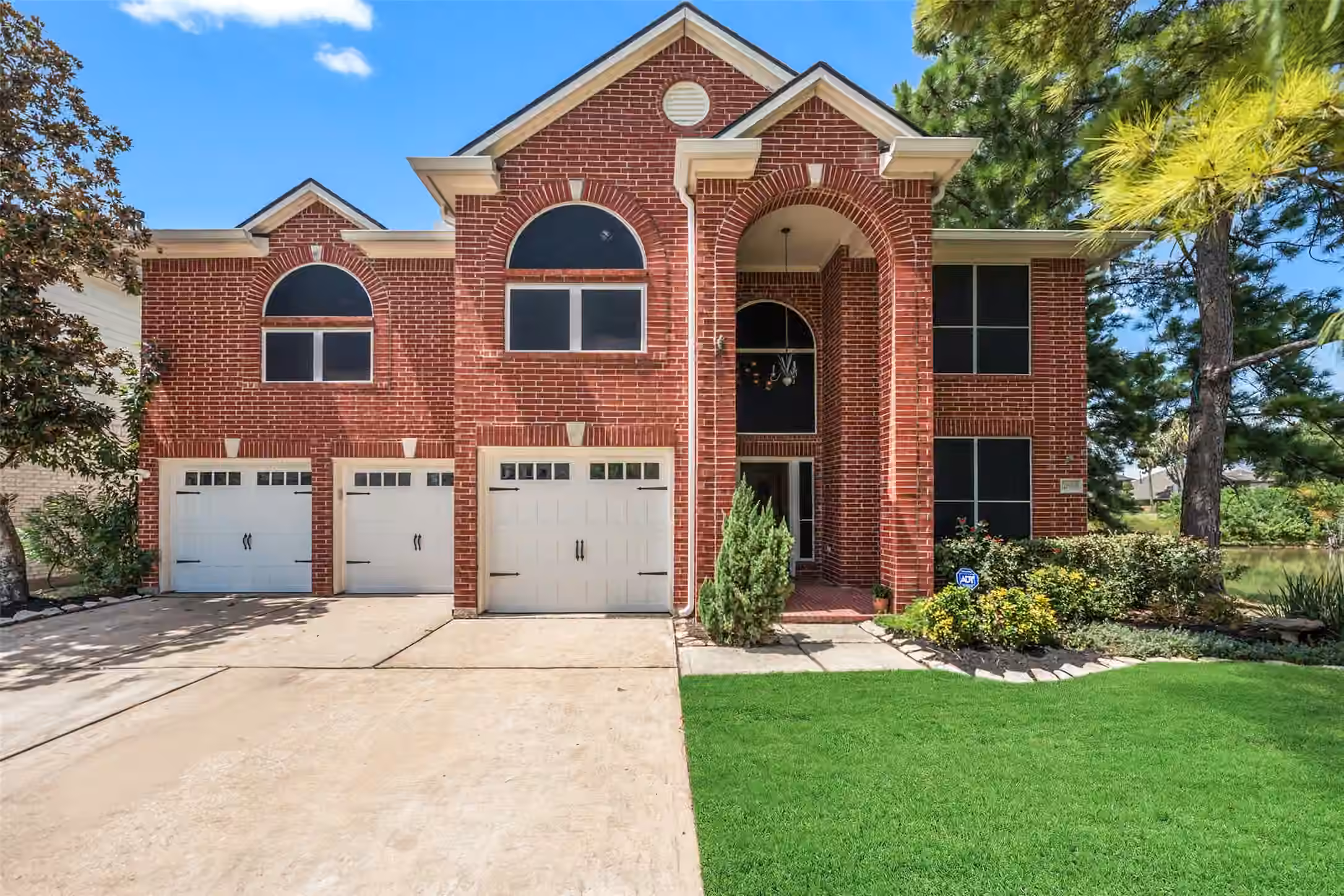 Photo 3 of 7819 Heron Lakes Drive, Houston, TX