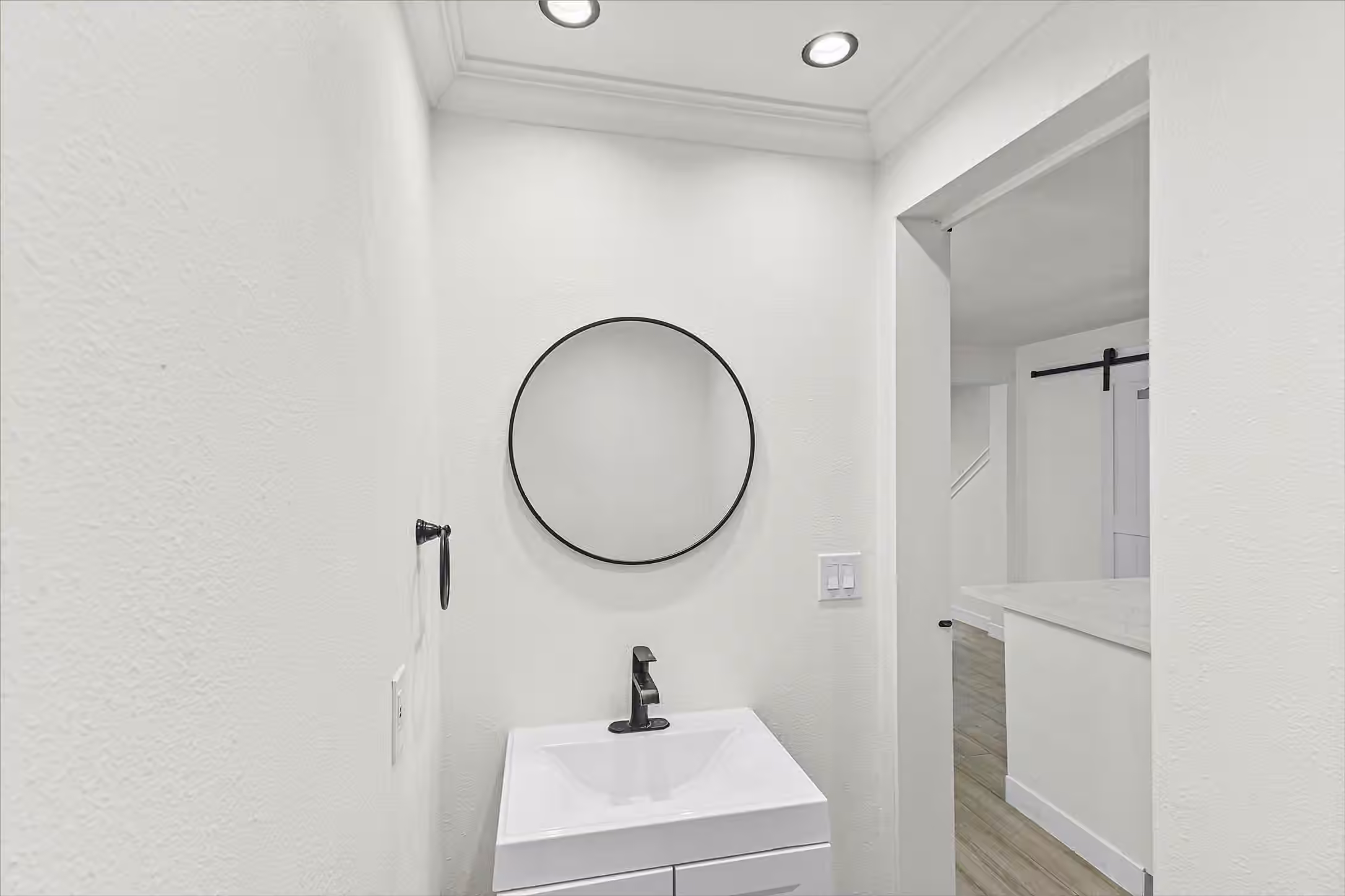 Photo 7 of 1911 Sherwood Forest Street 29, Houston, TX