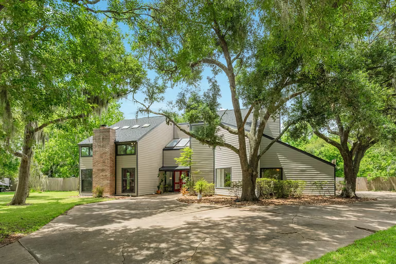 Photo 2 of 121 Catalpa Street, Lake Jackson, TX
