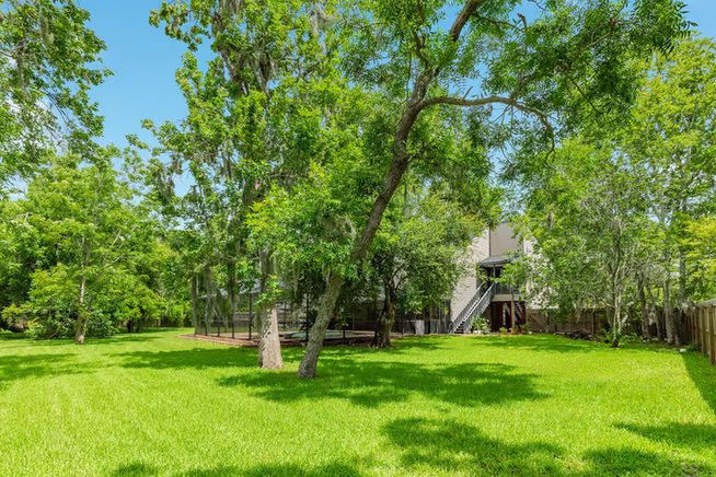 Photo 3 of 121 Catalpa Street, Lake Jackson, TX