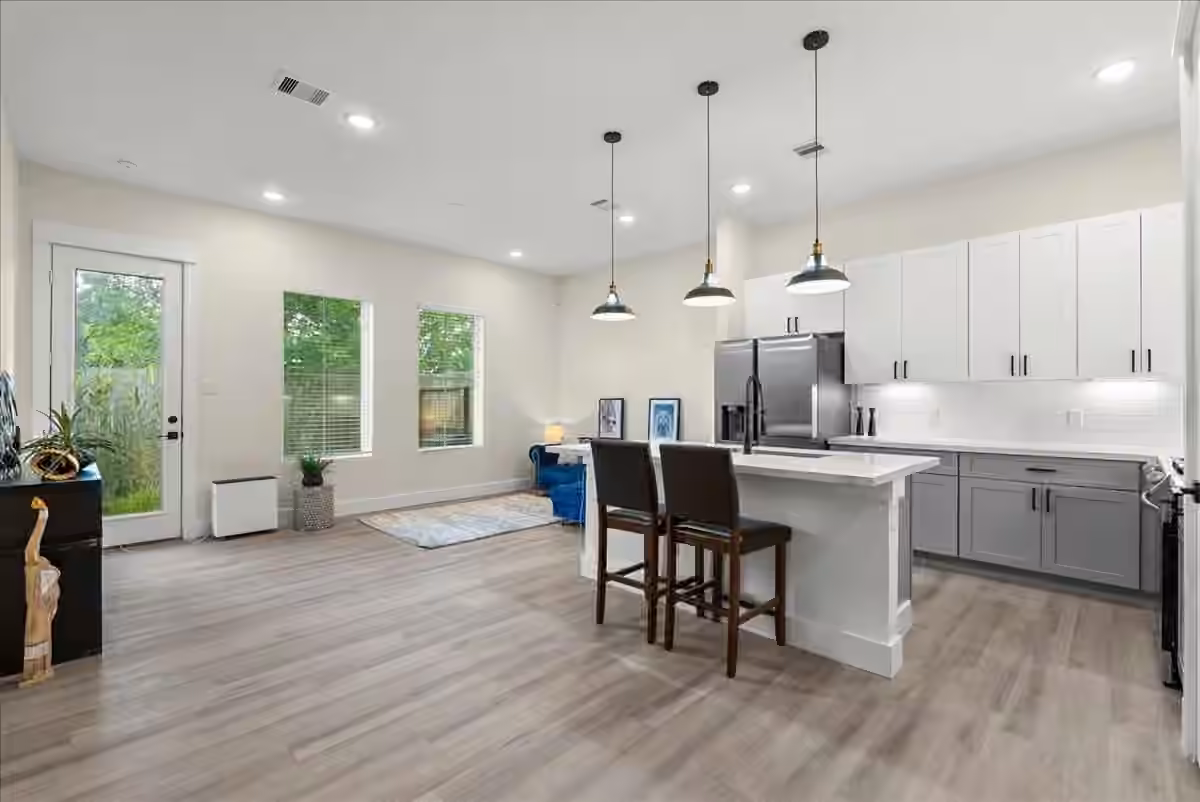 Photo 3 of 2906 Stevens Street, Houston, TX