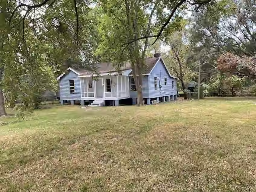 Photo of 1414 Avenue K, Danbury, TX