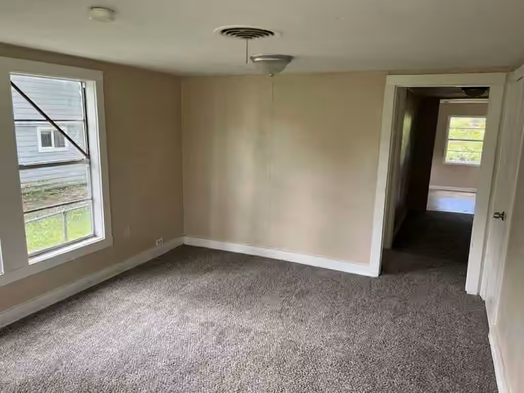 Photo 5 of 1414 Avenue K, Danbury, TX
