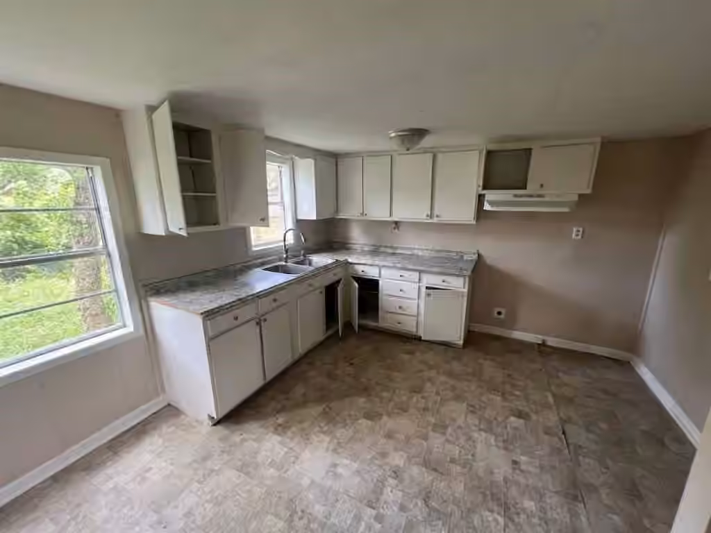 Photo 6 of 1414 Avenue K, Danbury, TX