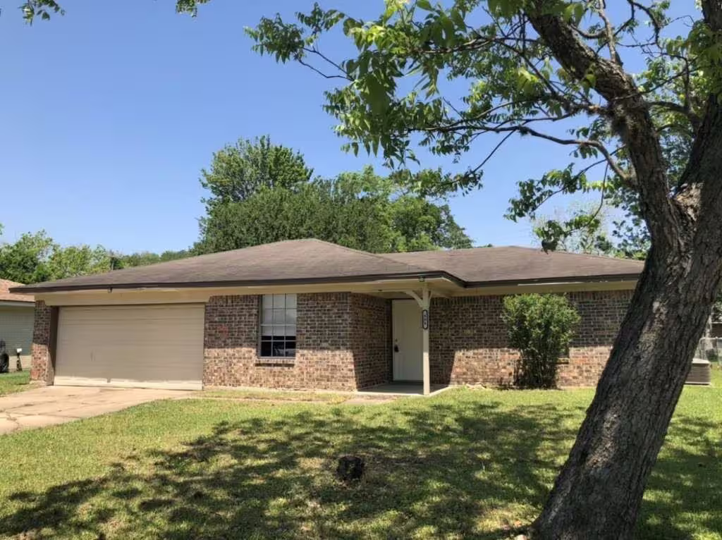 Photo of 406 Wisteria Street, Richwood, TX
