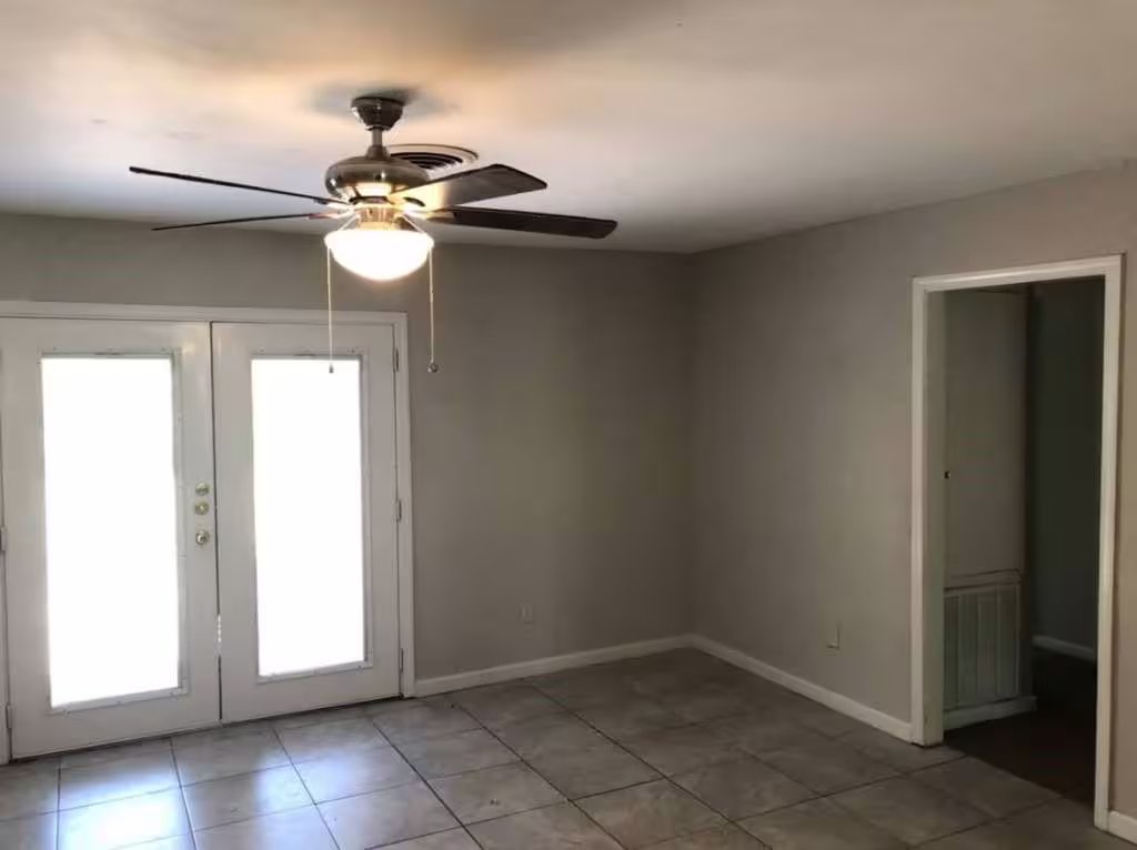 Photo 4 of 406 Wisteria Street, Richwood, TX