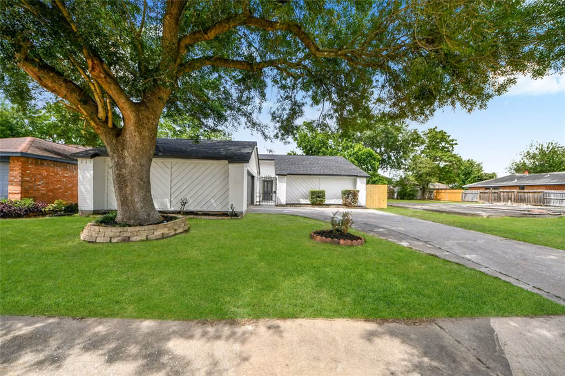 Photo 2 of 13122 Benford Drive, Houston, TX