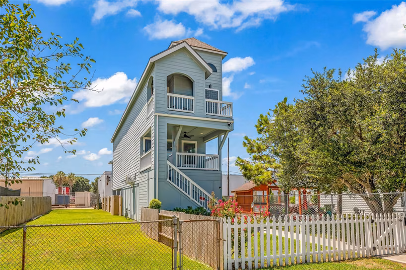 Photo 2 of 2811 Sealy Street, Galveston, TX