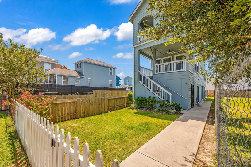 Photo 3 of 2811 Sealy Street, Galveston, TX