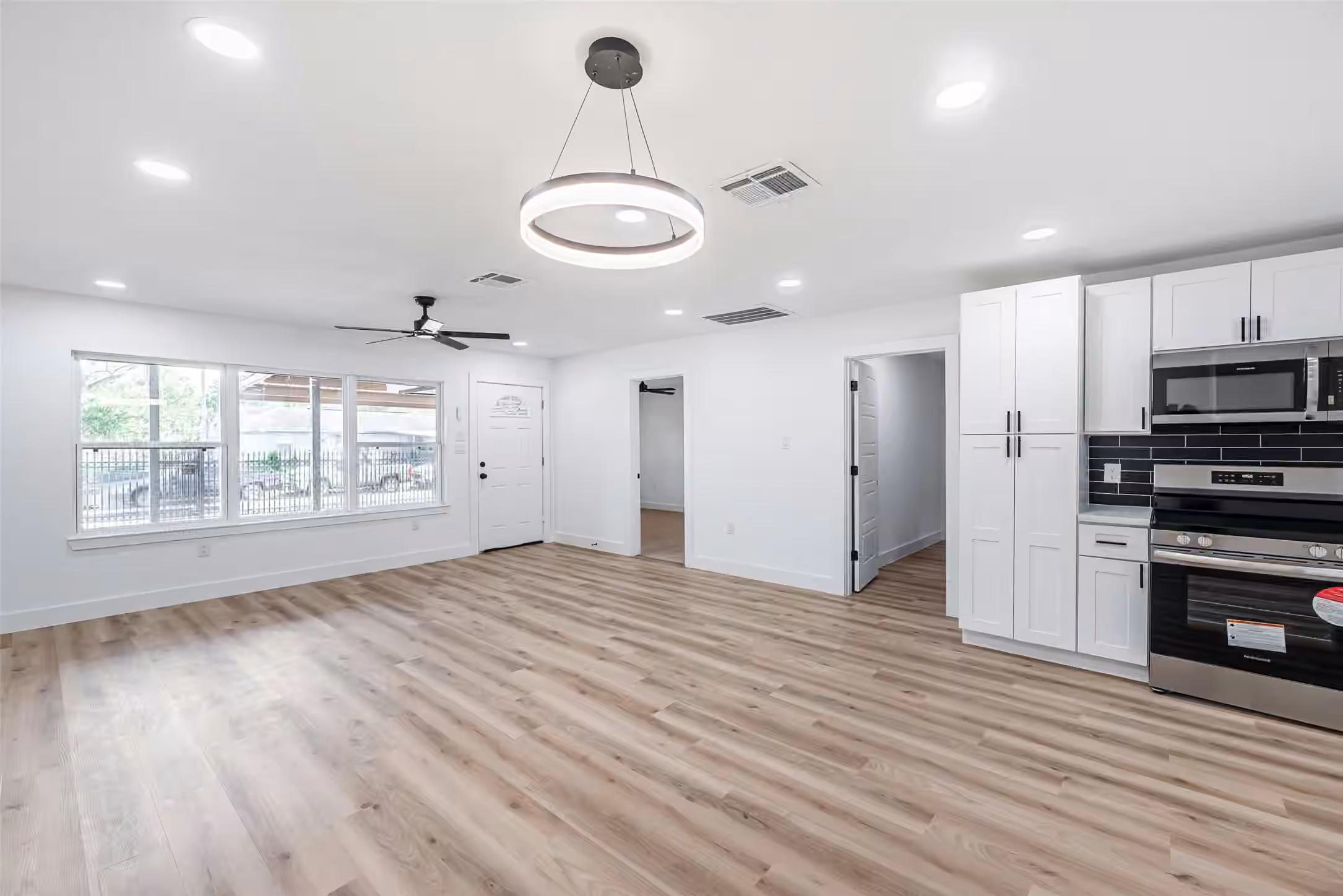 Photo 6 of 8658 Sonneville Drive, Houston, TX