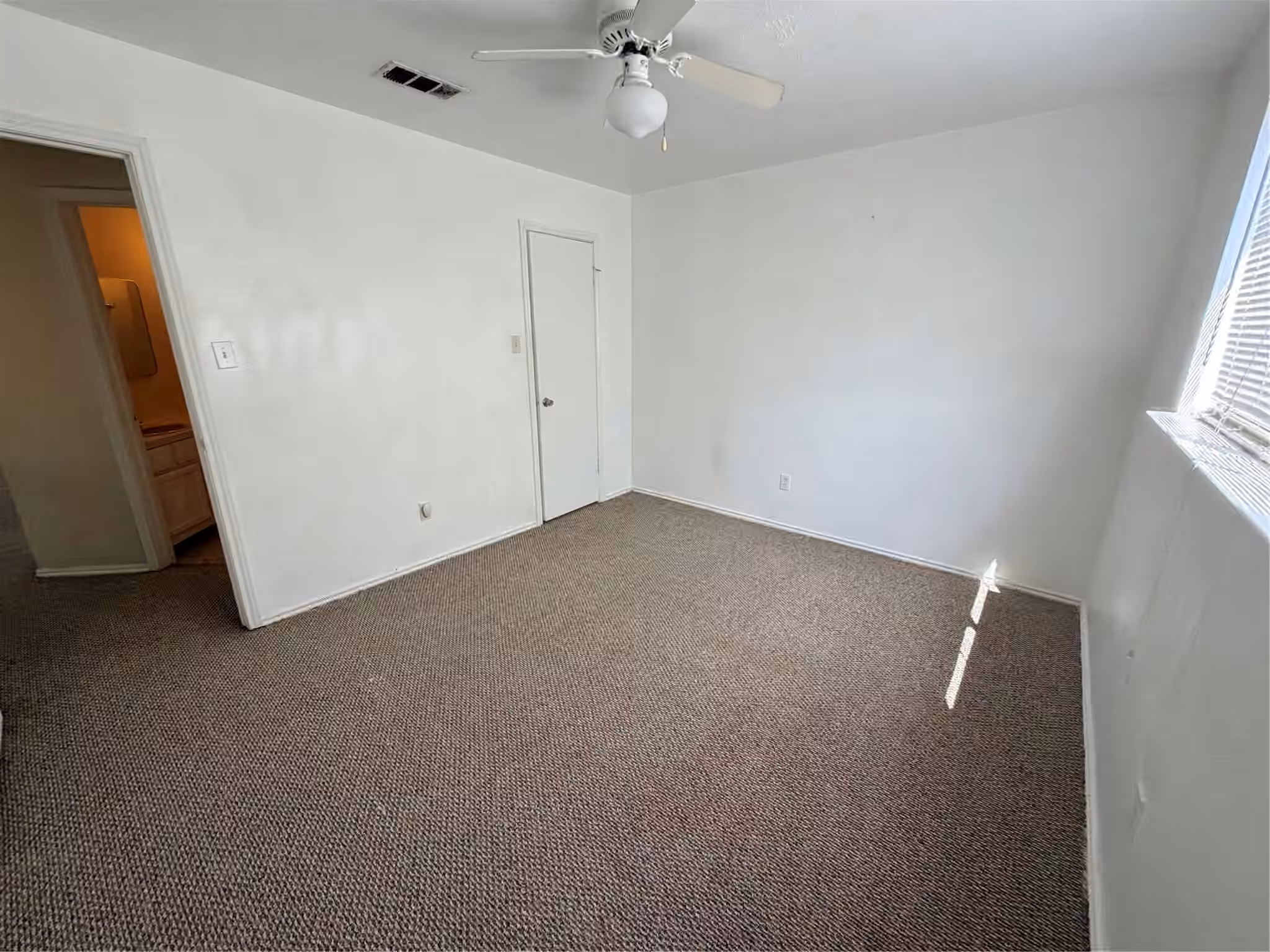 Photo 5 of 20010 Dawn Mist Drive, Humble, TX