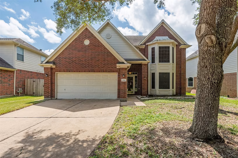 Photo 2 of 3306 Autumn Forest Drive, Pearland, TX