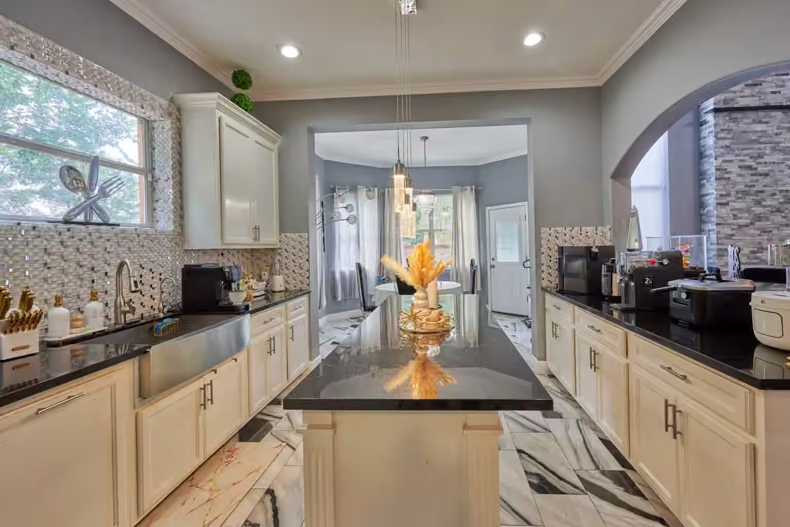 Photo 5 of 5359 Allen Genoa Road, Houston, TX