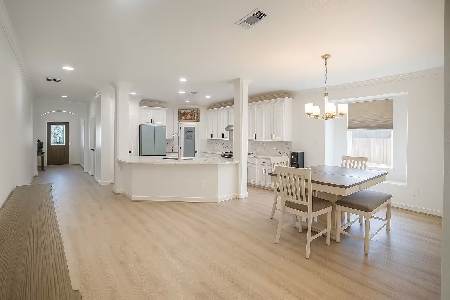 Photo 4 of 1905 Emerald Breeze Court, Pearland, TX