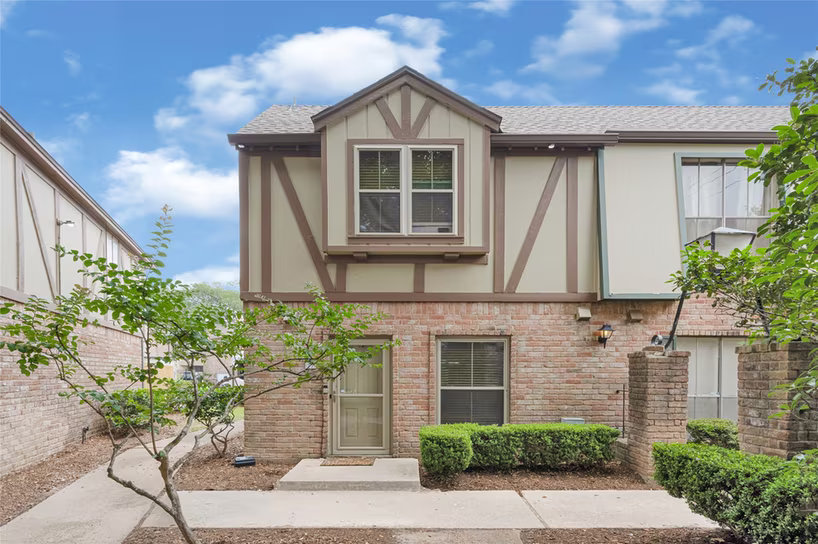 Photo of 14703 Barryknoll Lane 23, Houston, TX