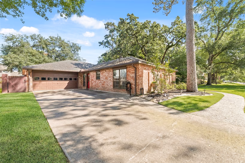 Photo 4 of 5930 Old Lodge Drive, Houston, TX