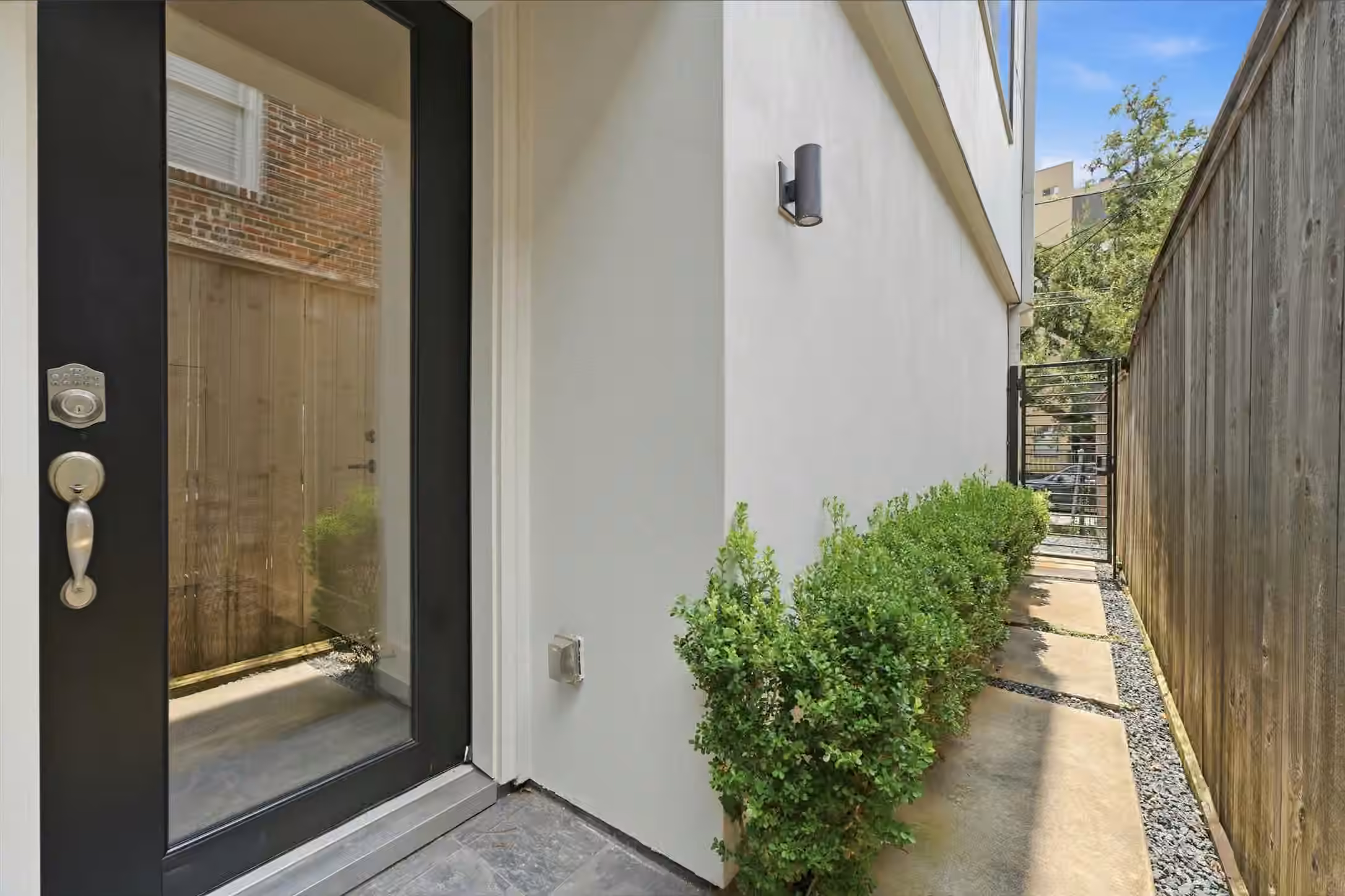 Photo 5 of 1715 Wentworth Street, Houston, TX
